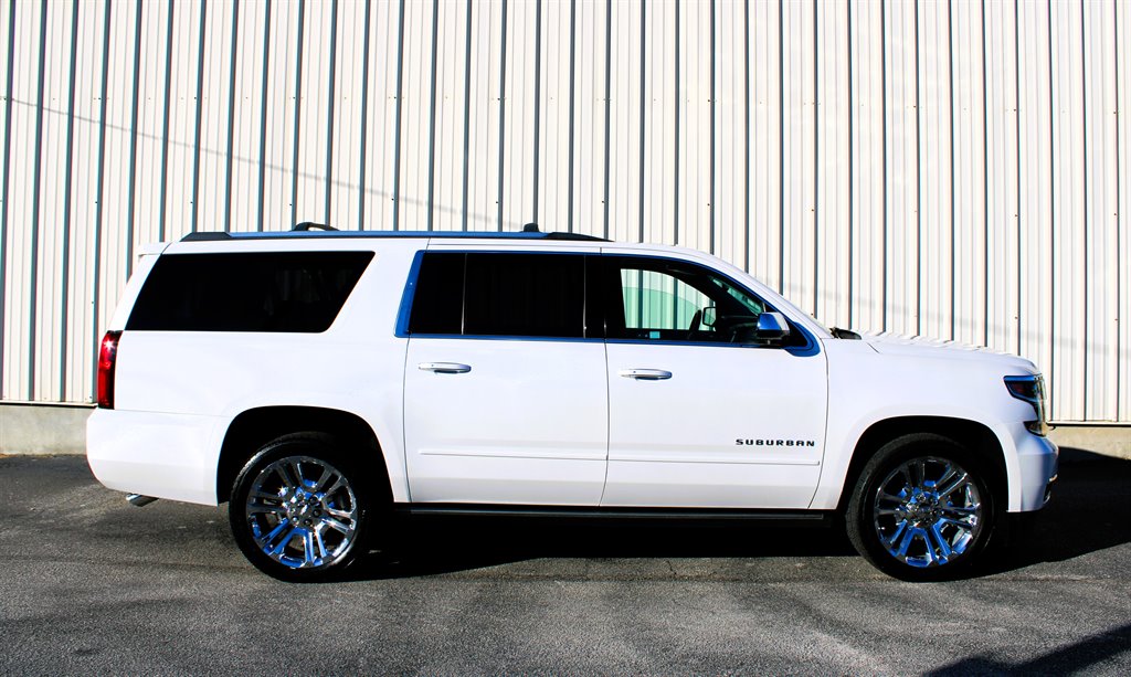 2019 Chevrolet Suburban Premier's photo