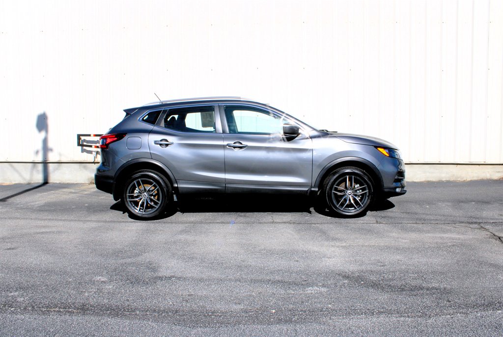 2021 Nissan Rogue Sport SV's photo