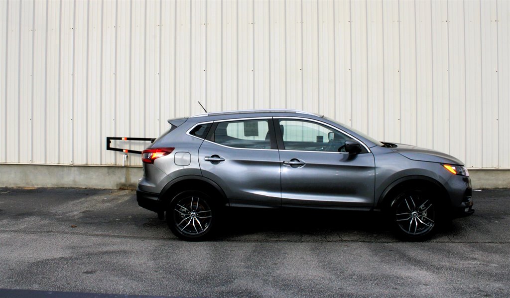 2021 Nissan Rogue Sport SV's photo