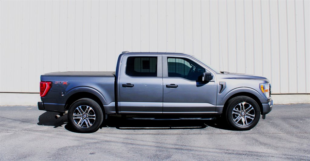 2021 Ford F-150 XL's photo