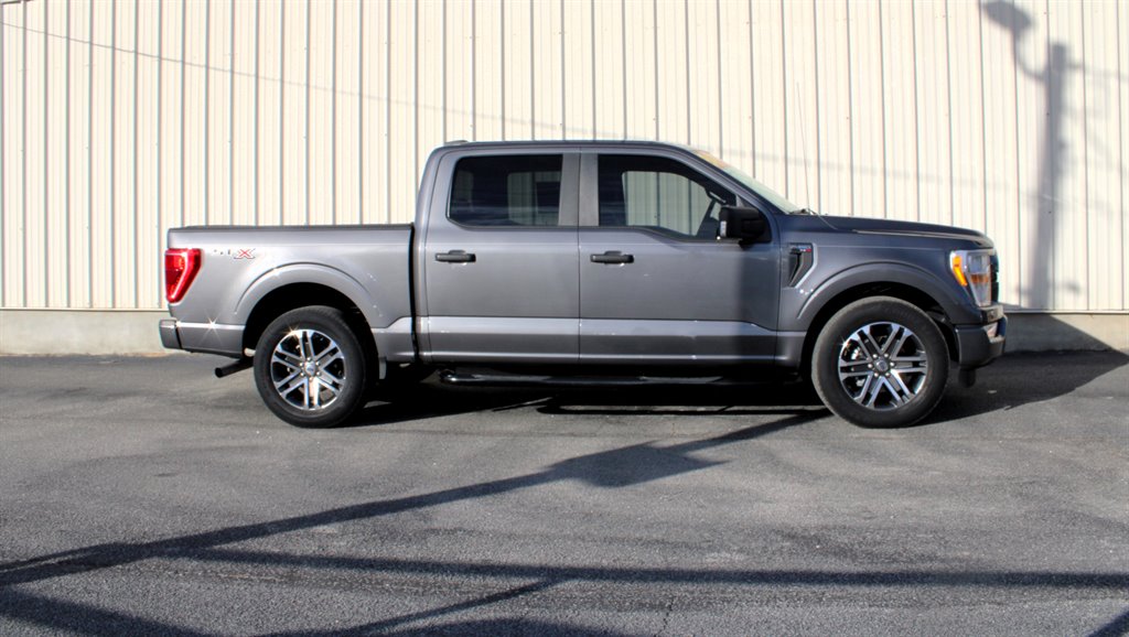 2021 Ford F-150 XL's photo