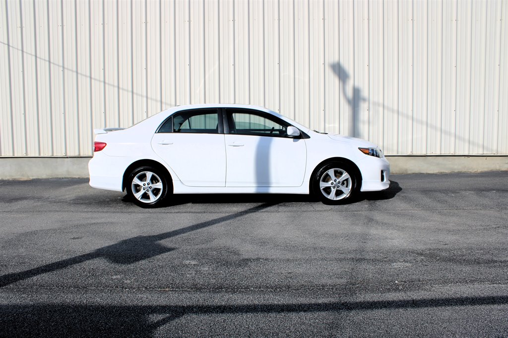 2011 Toyota Corolla S's photo