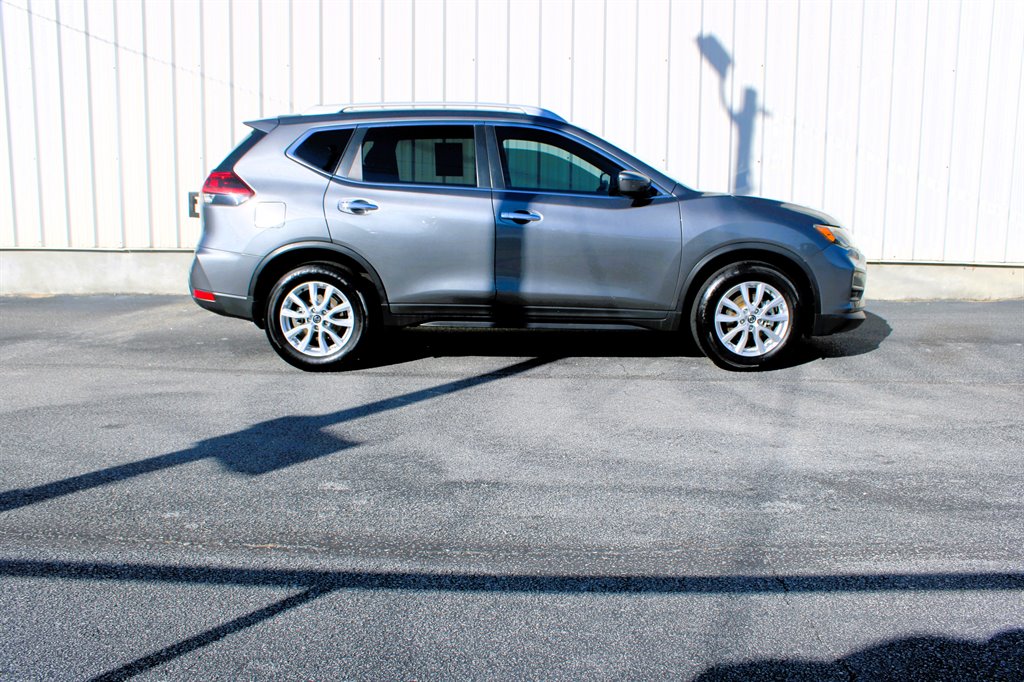 2019 Nissan Rogue S's photo