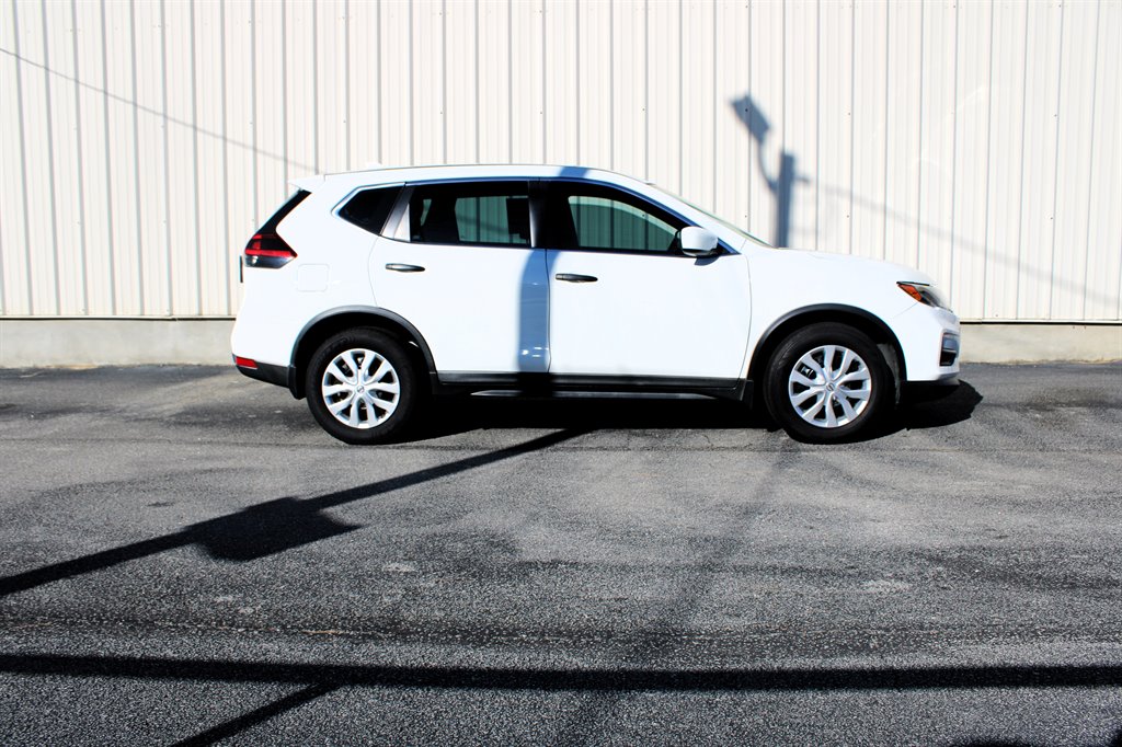 2018 Nissan Rogue S's photo