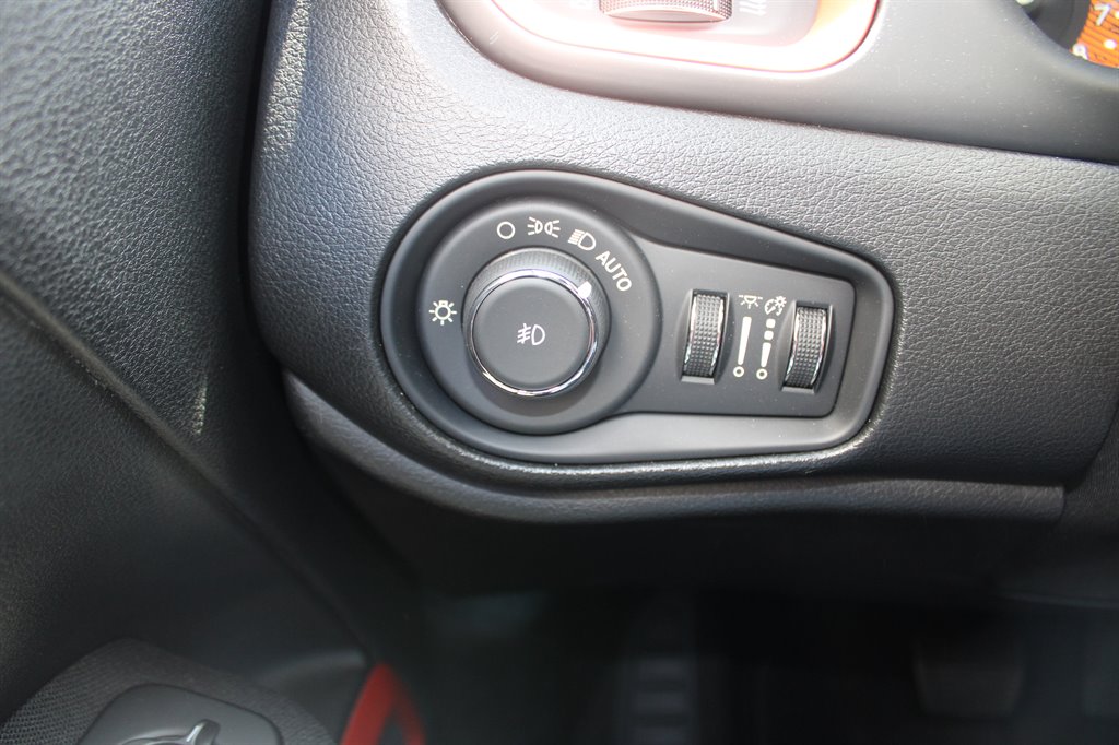 2020 Jeep Renegade Orange Edition - Photo 16