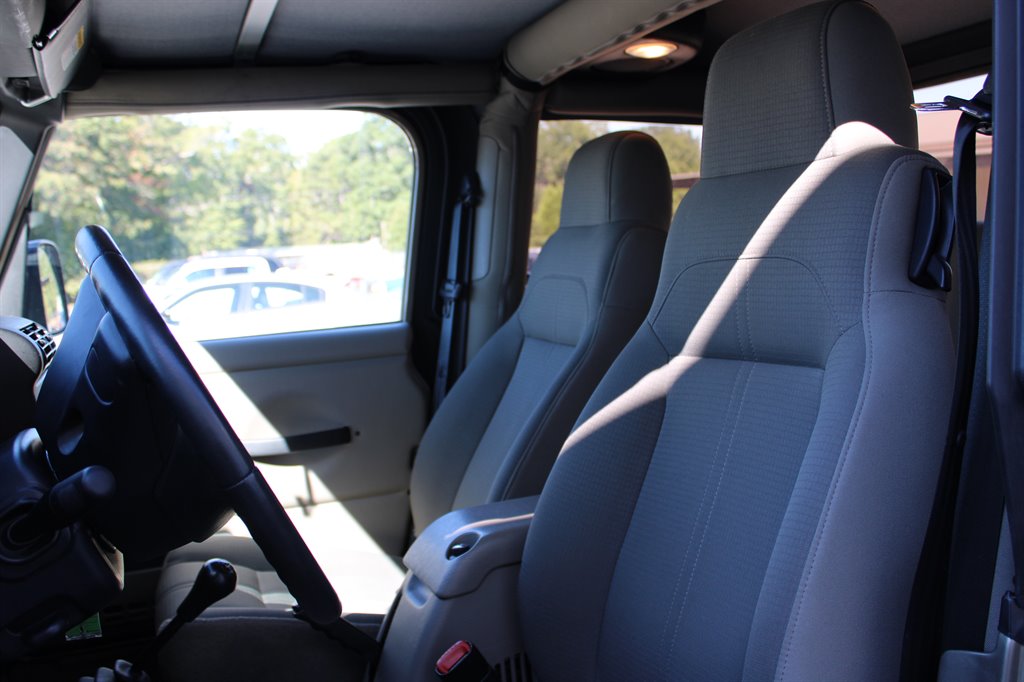 Jeep Wrangler photo 8