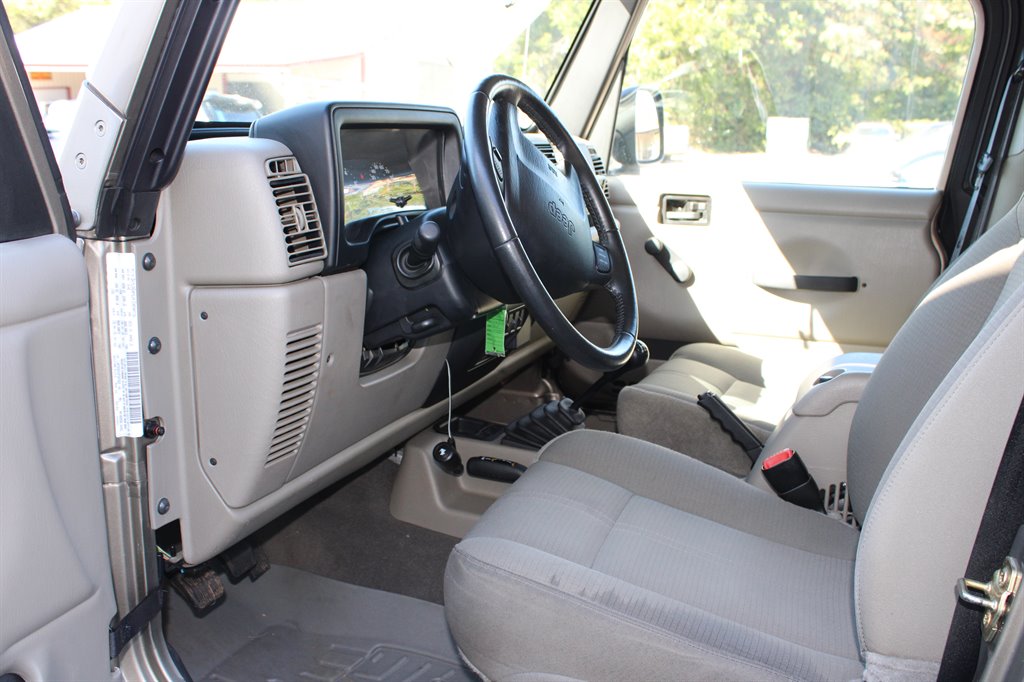 Jeep Wrangler photo 7