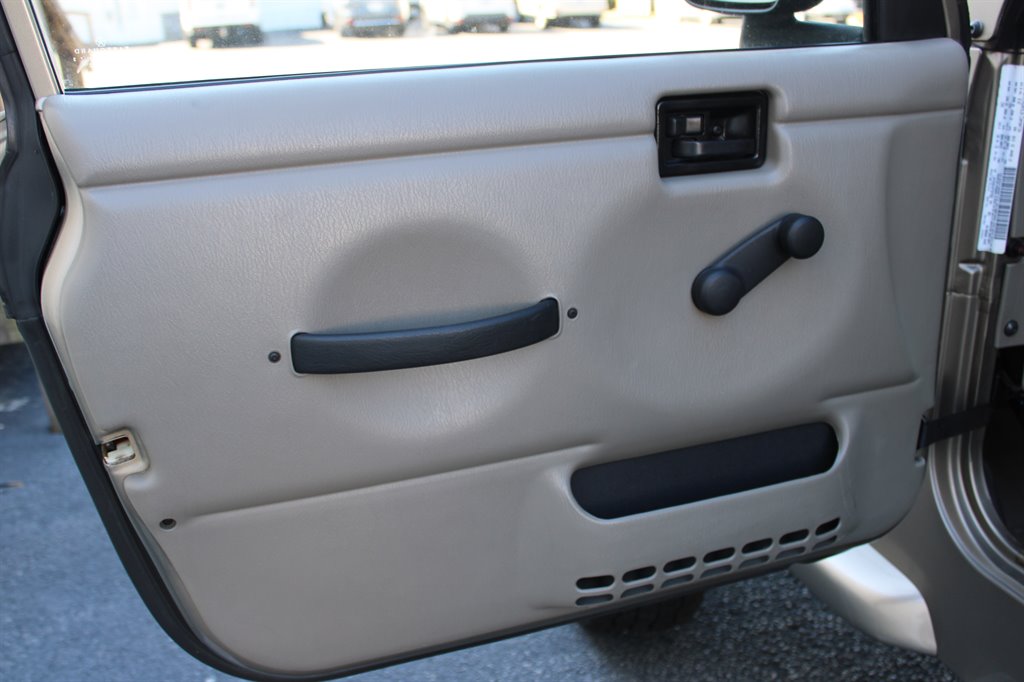 Jeep Wrangler photo 6
