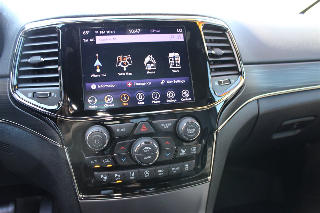 Jeep Grand Cherokee photo 11