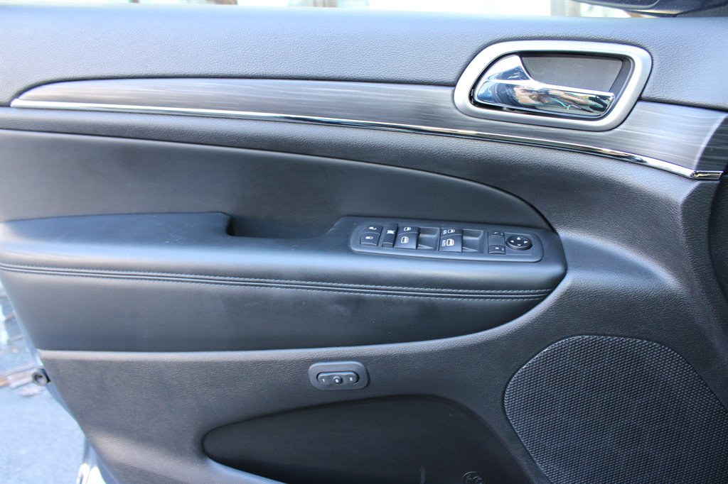 Jeep Grand Cherokee photo 8