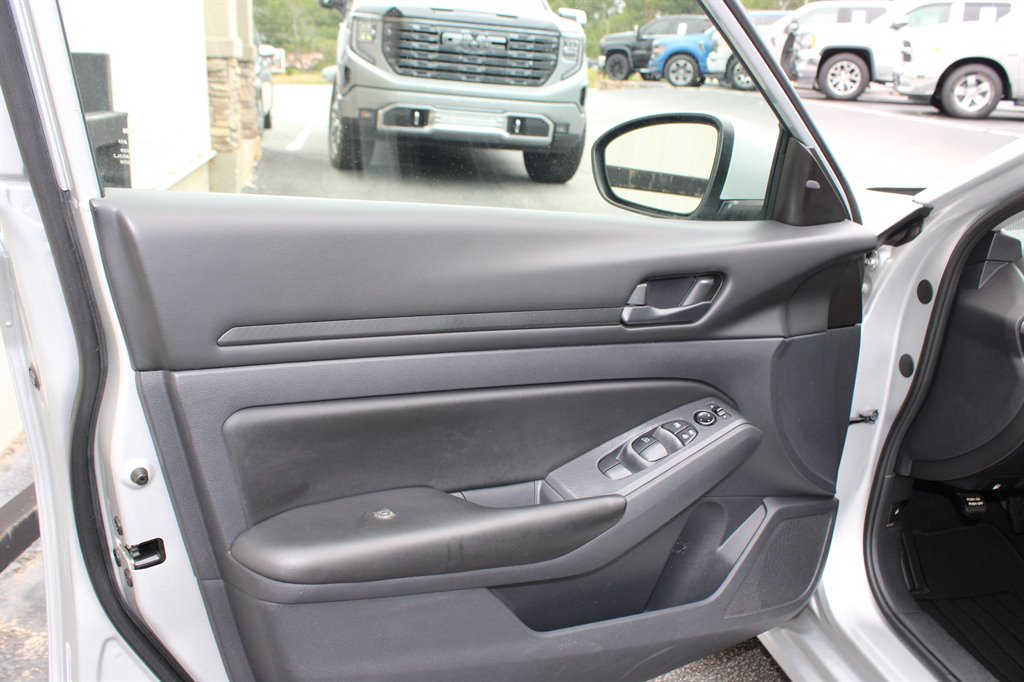 Nissan Altima photo 6