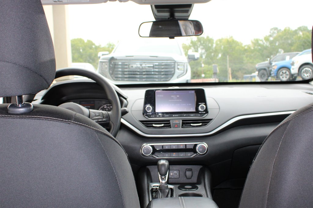 Nissan Altima photo 16
