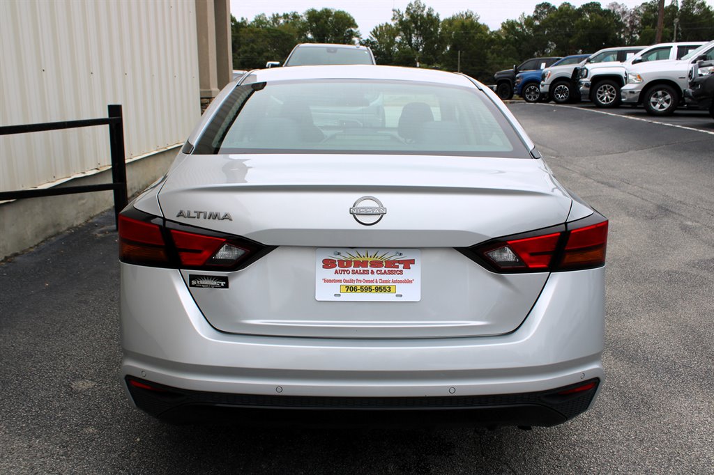 Nissan Altima photo 5