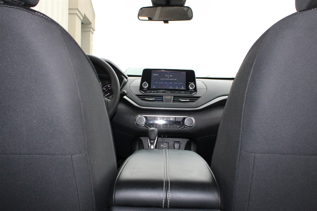 Nissan Altima photo 16