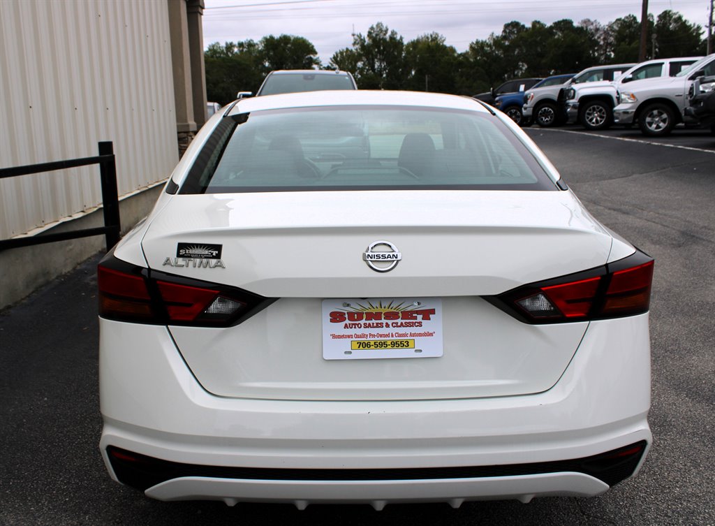Nissan Altima photo 4