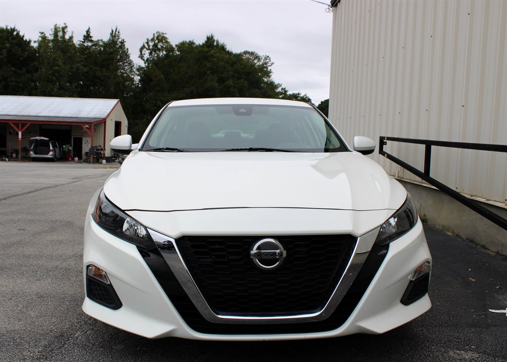 Nissan Altima photo 3
