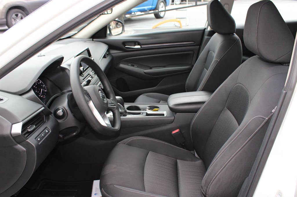 Nissan Altima photo 6