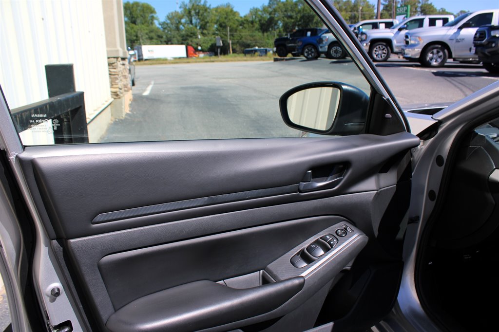 Nissan Altima photo 6