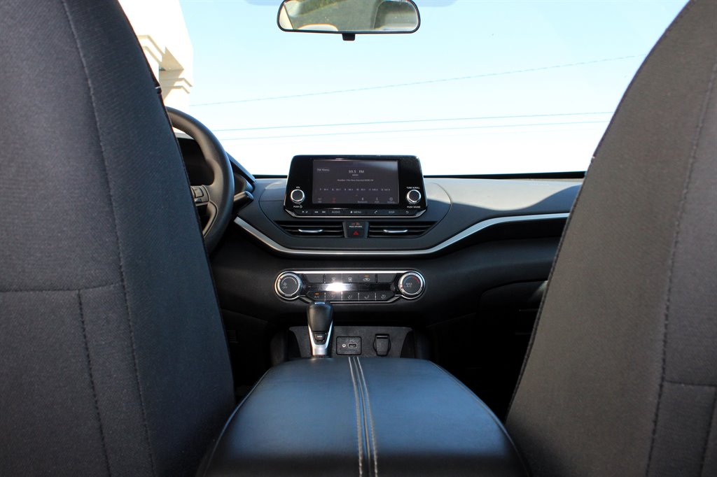 Nissan Altima photo 18