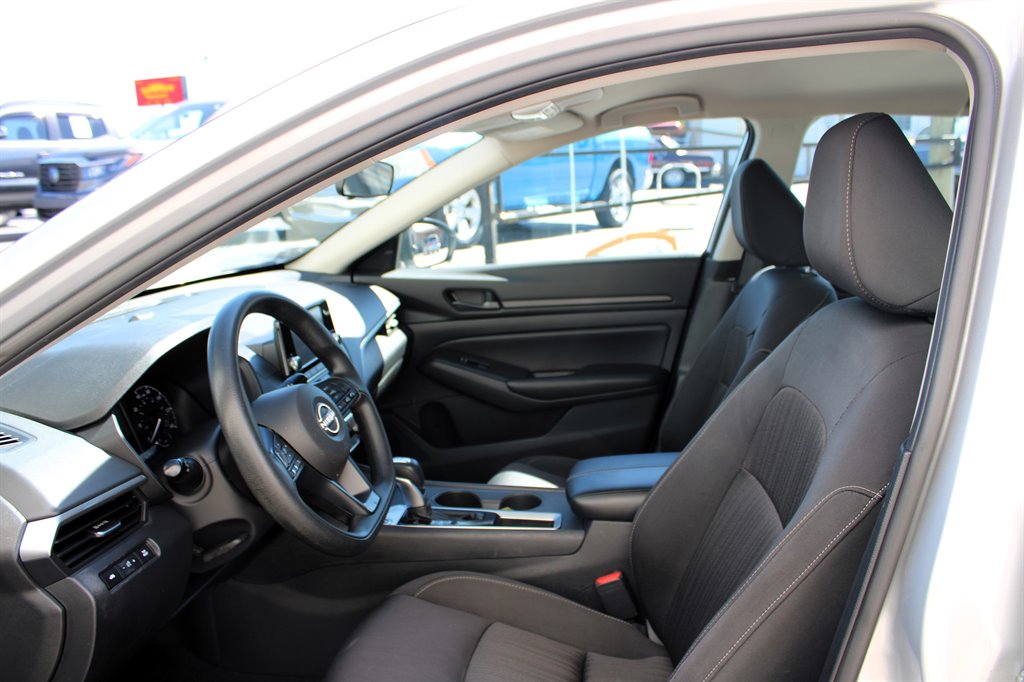 Nissan Altima photo 8