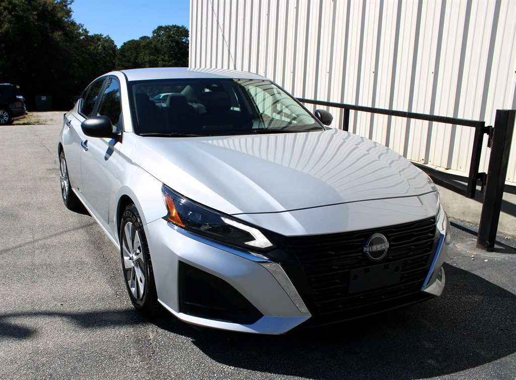 Nissan Altima photo 3