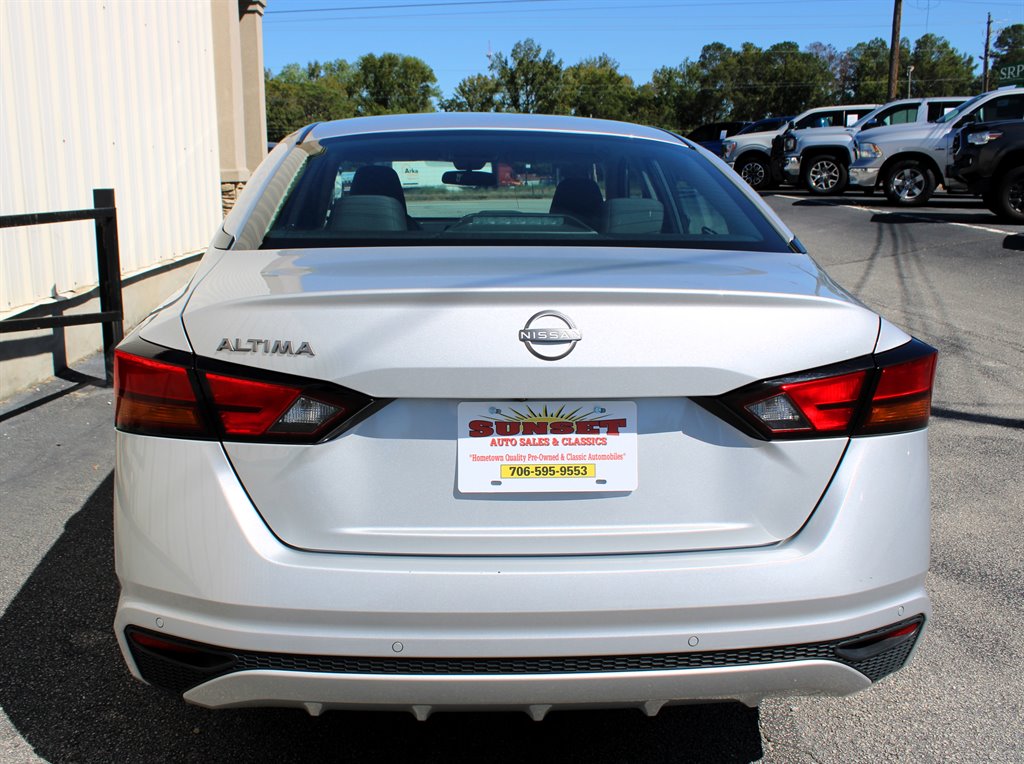 Nissan Altima photo 5