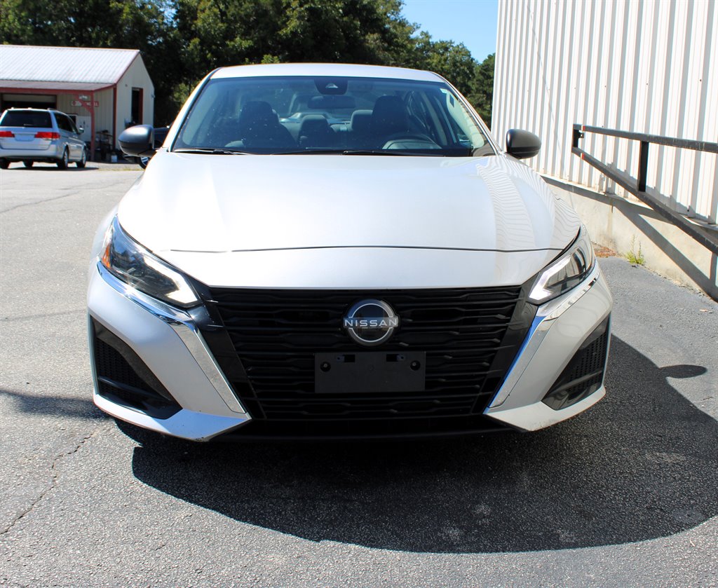 Nissan Altima photo 4