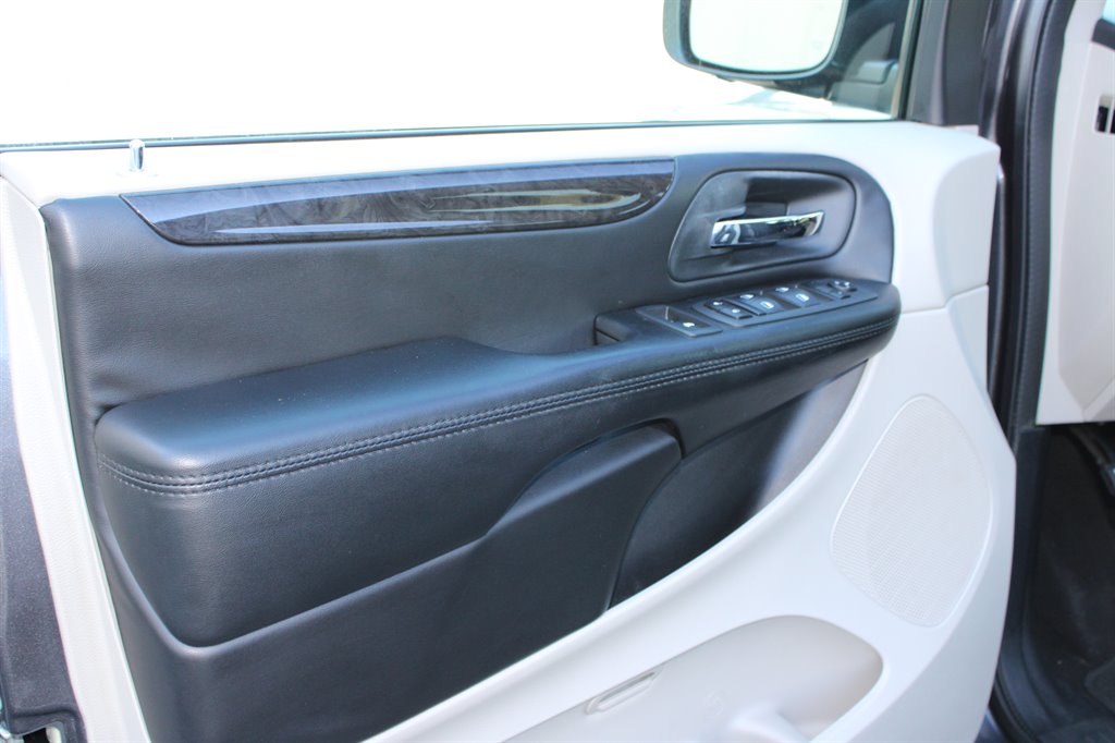 Dodge Grand Caravan photo 9