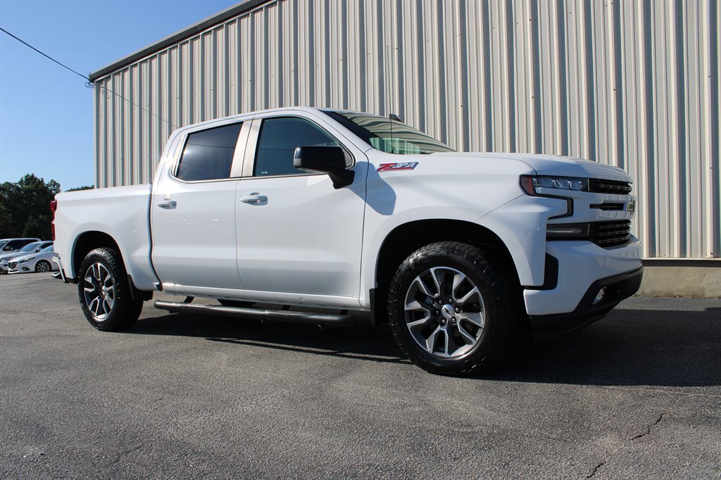 Chevrolet Silverado photo 2