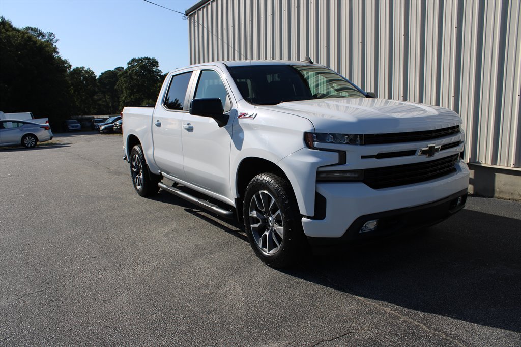 Chevrolet Silverado photo 3