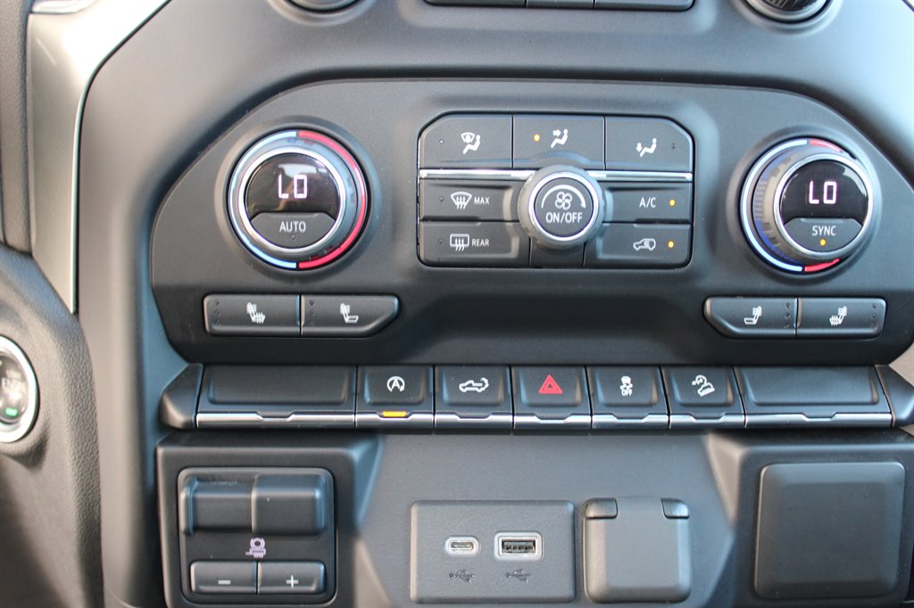 Chevrolet Silverado photo 16