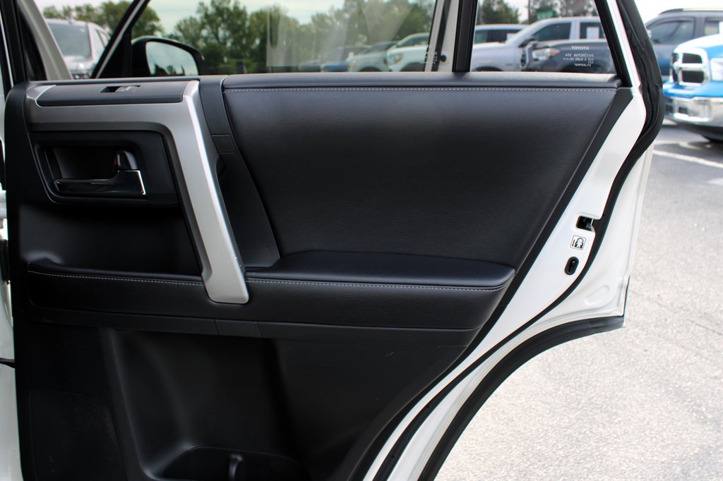 Toyota 4Runner photo 13