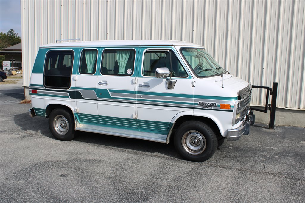 Chevrolet G20 Vans photo 2