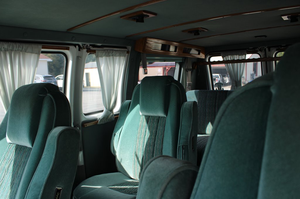 Chevrolet G20 Vans photo 10