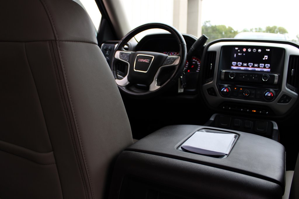 GMC Sierra photo 17