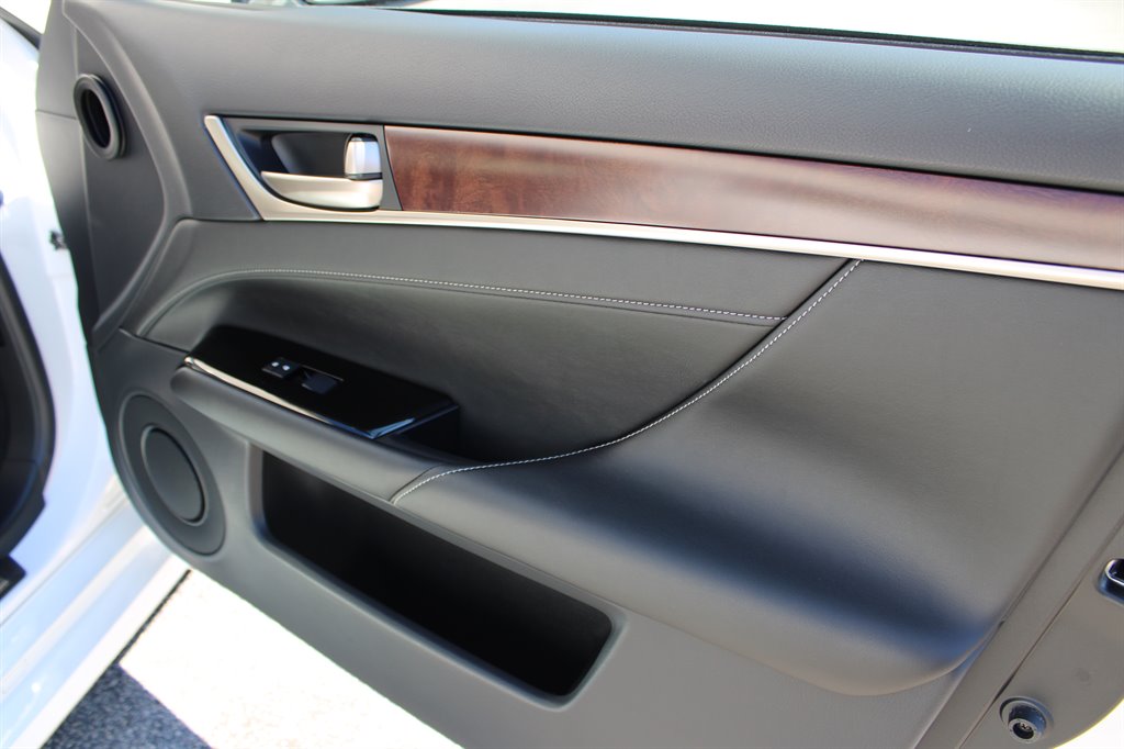 Lexus GS photo 19