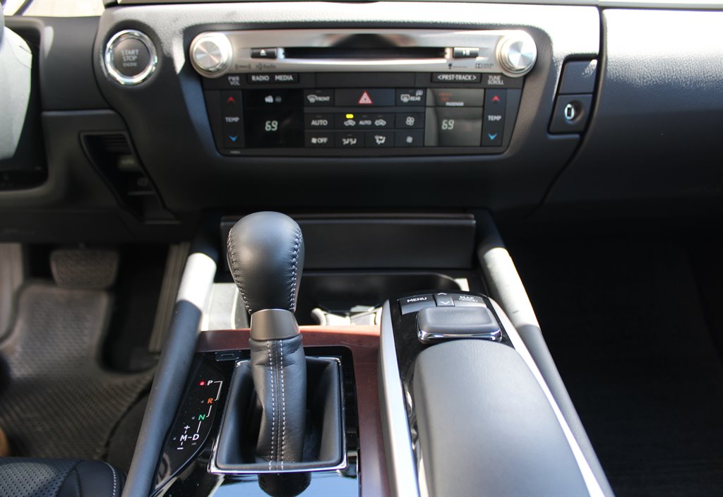 Lexus GS photo 12