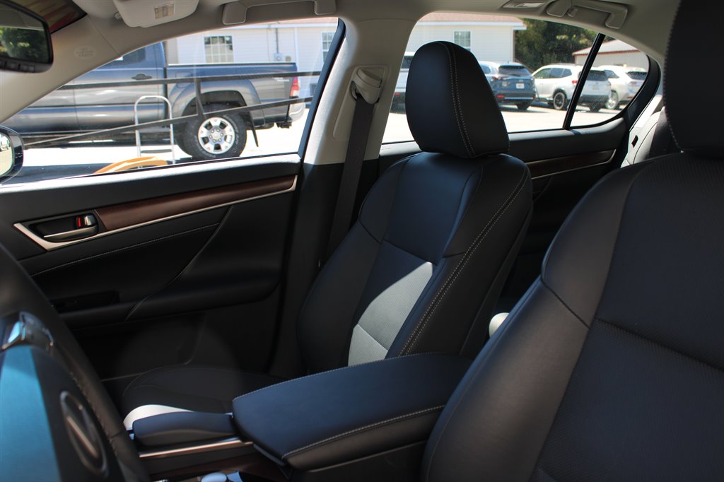 Lexus GS photo 8