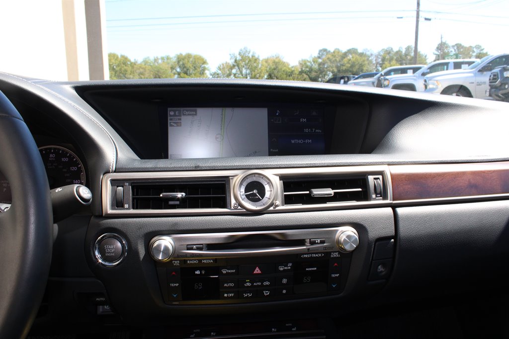 Lexus GS photo 11