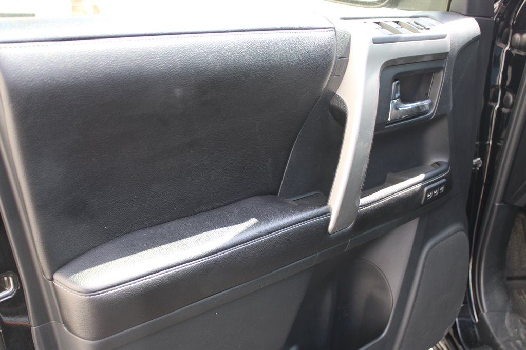 Toyota 4Runner photo 8